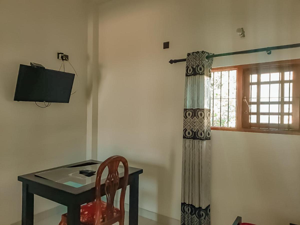 Hotel White House Ratnapura Exterior photo